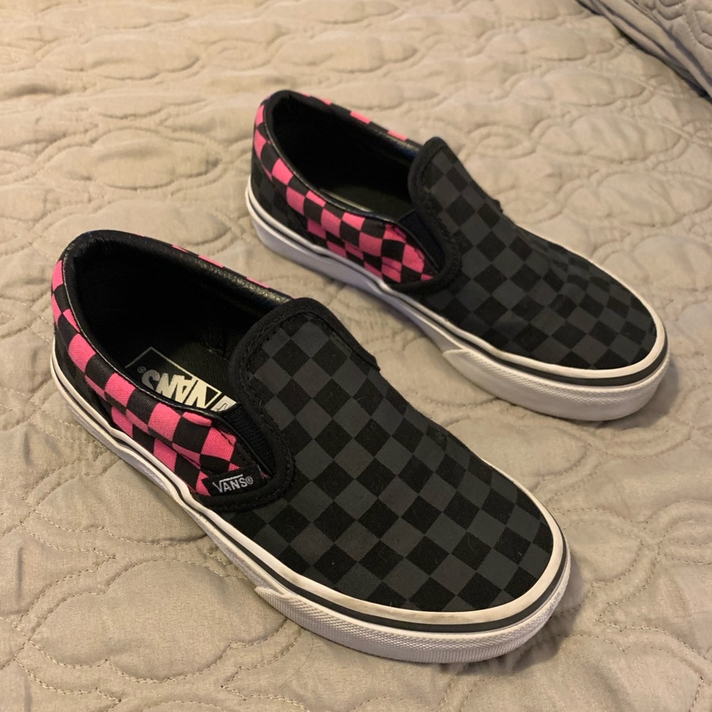 Youth Pink and black checkered vans